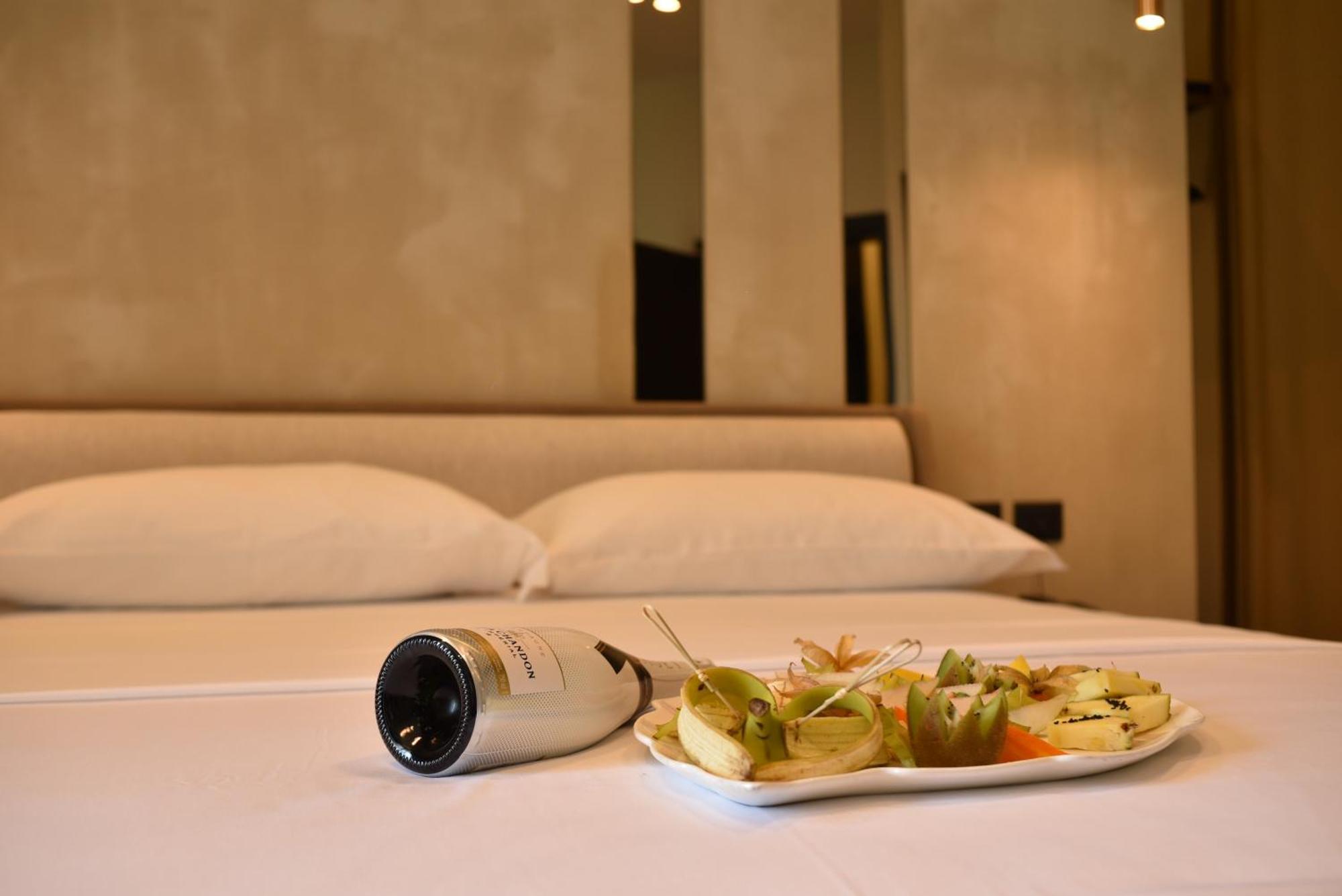 Nuna Hotel Radhimë 外观 照片