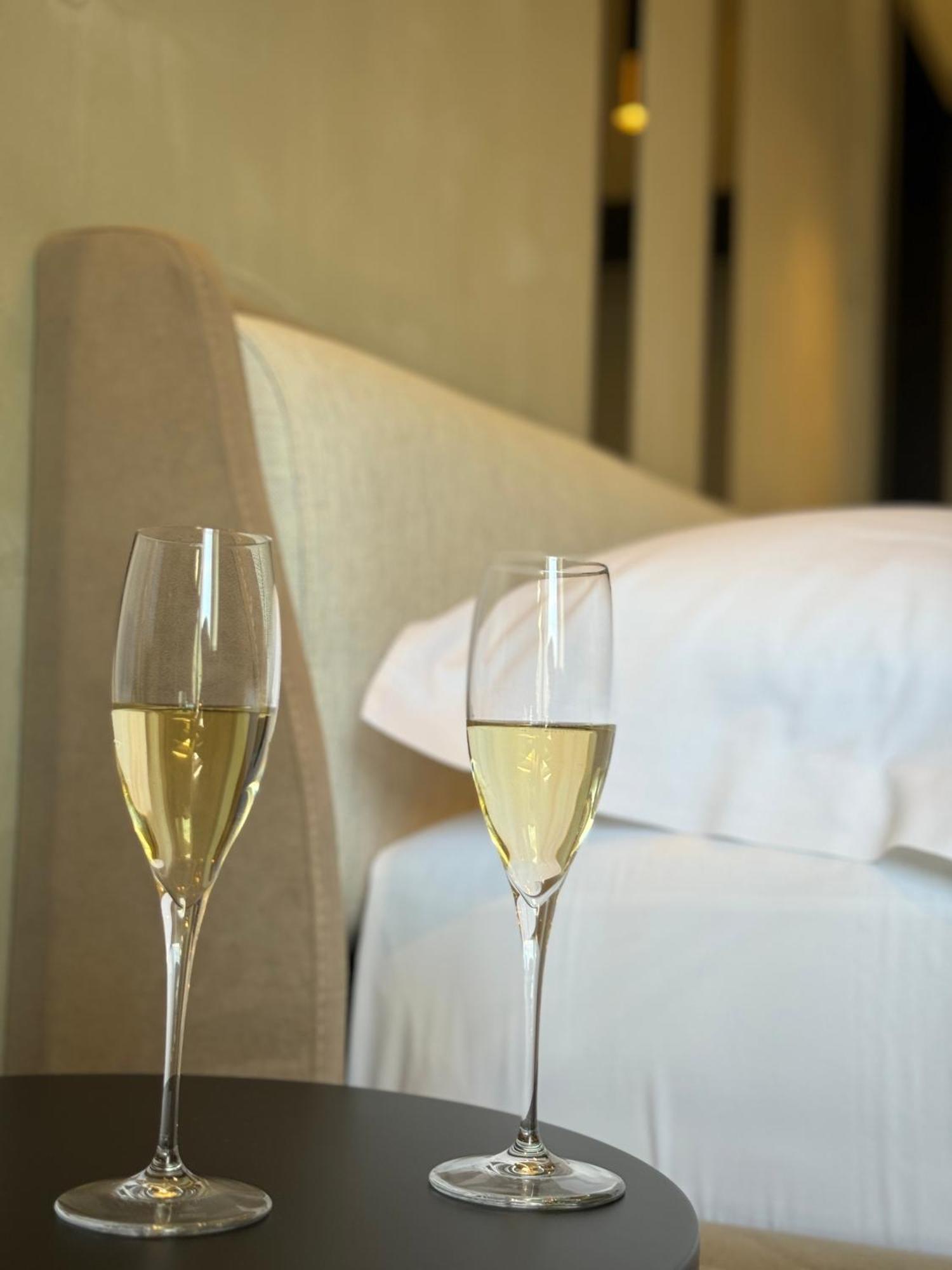 Nuna Hotel Radhimë 外观 照片