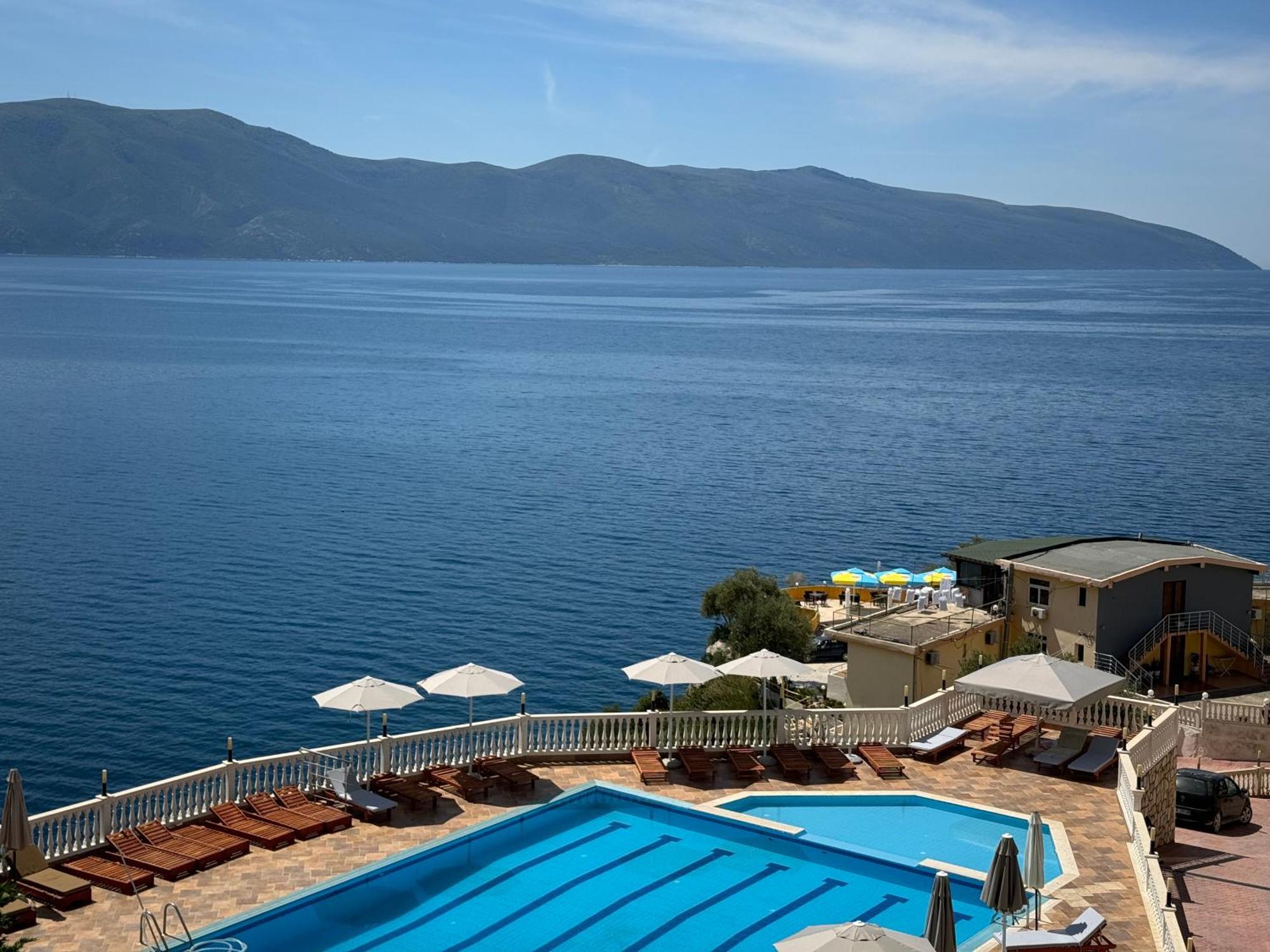 Nuna Hotel Radhimë 外观 照片