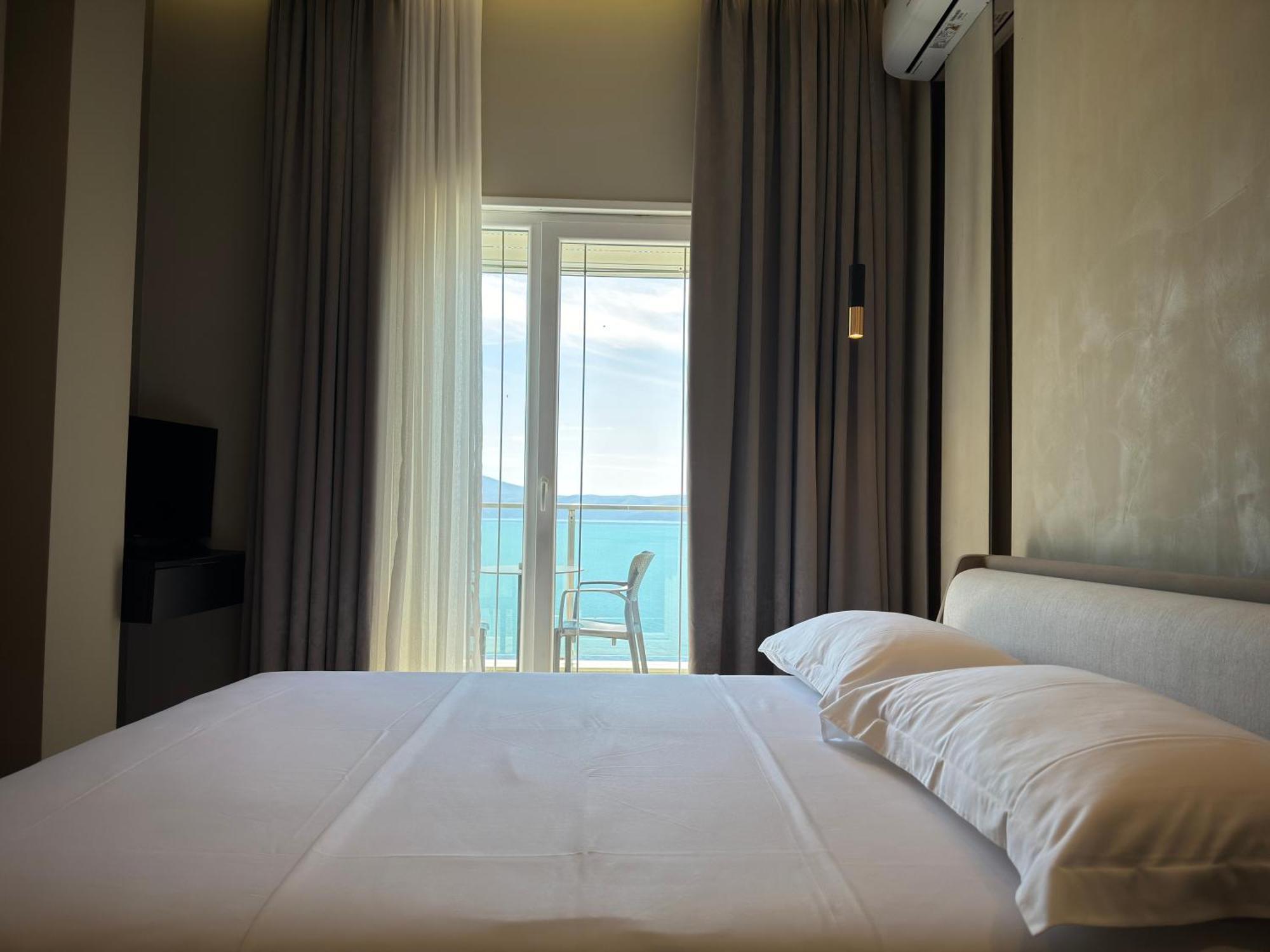 Nuna Hotel Radhimë 外观 照片
