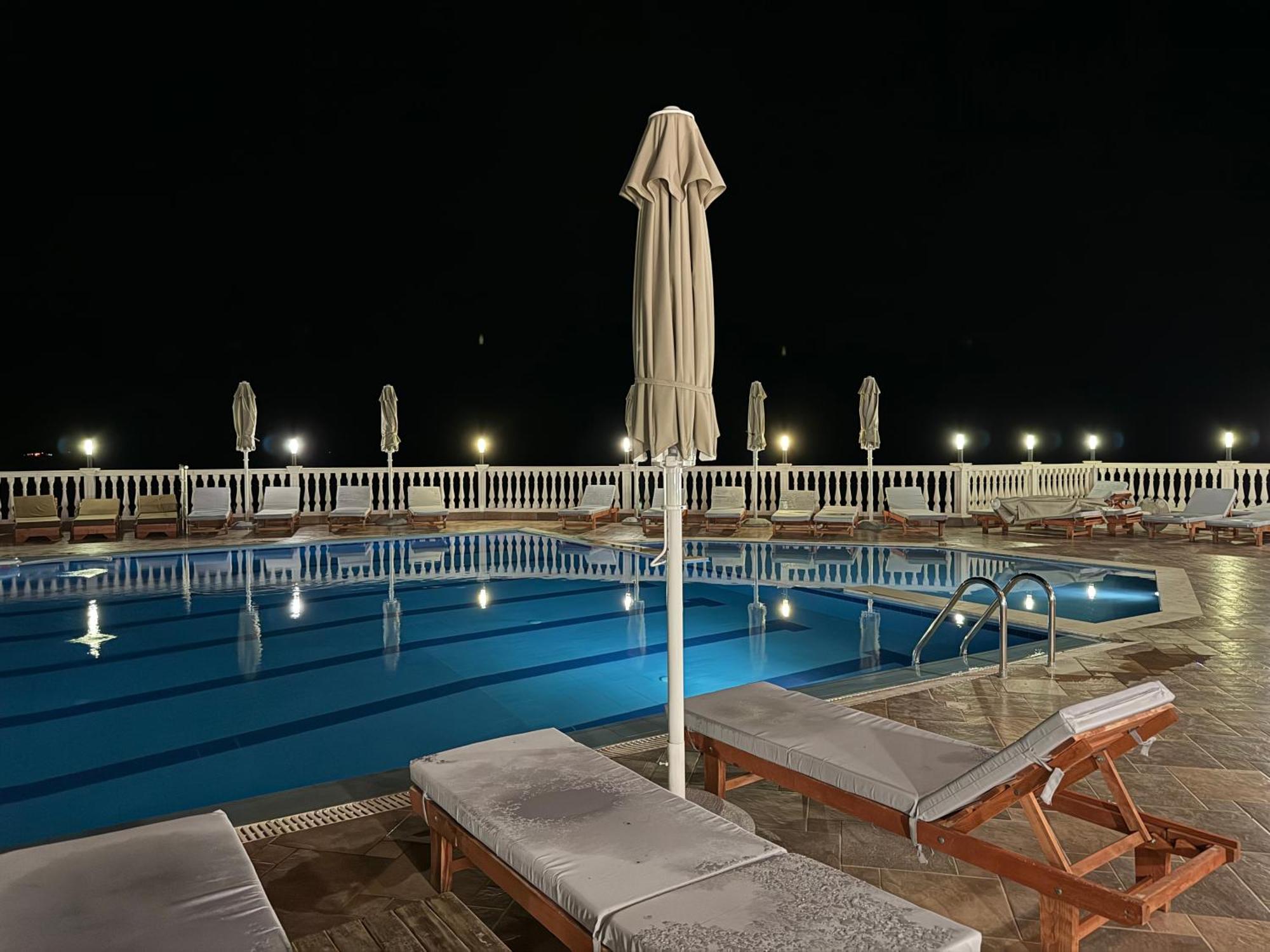 Nuna Hotel Radhimë 外观 照片