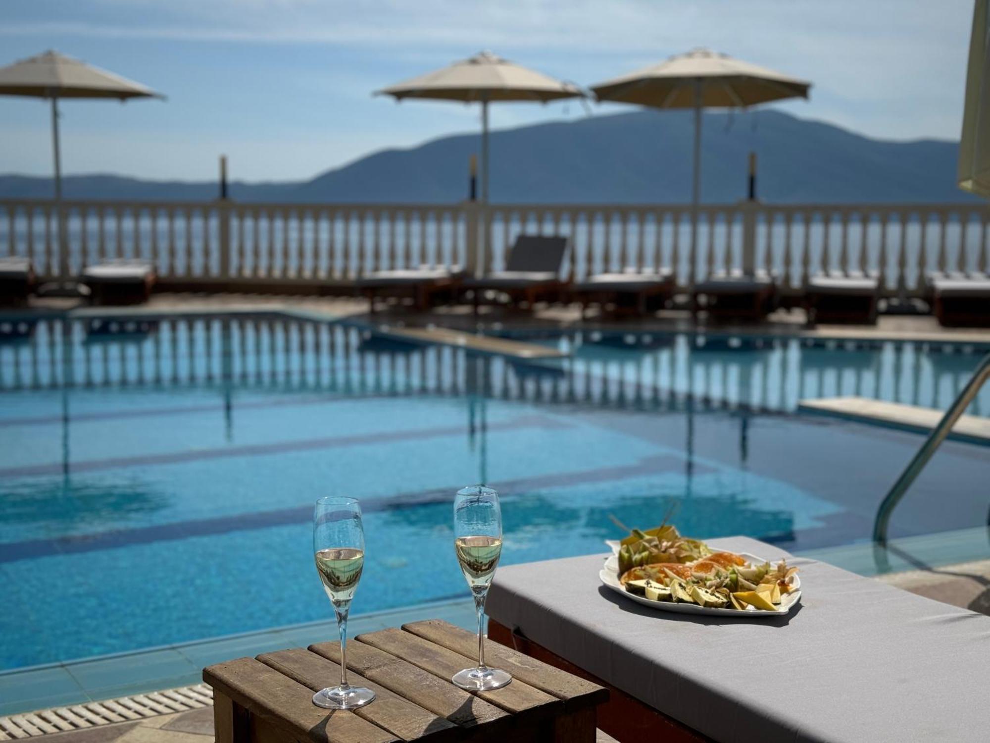 Nuna Hotel Radhimë 外观 照片