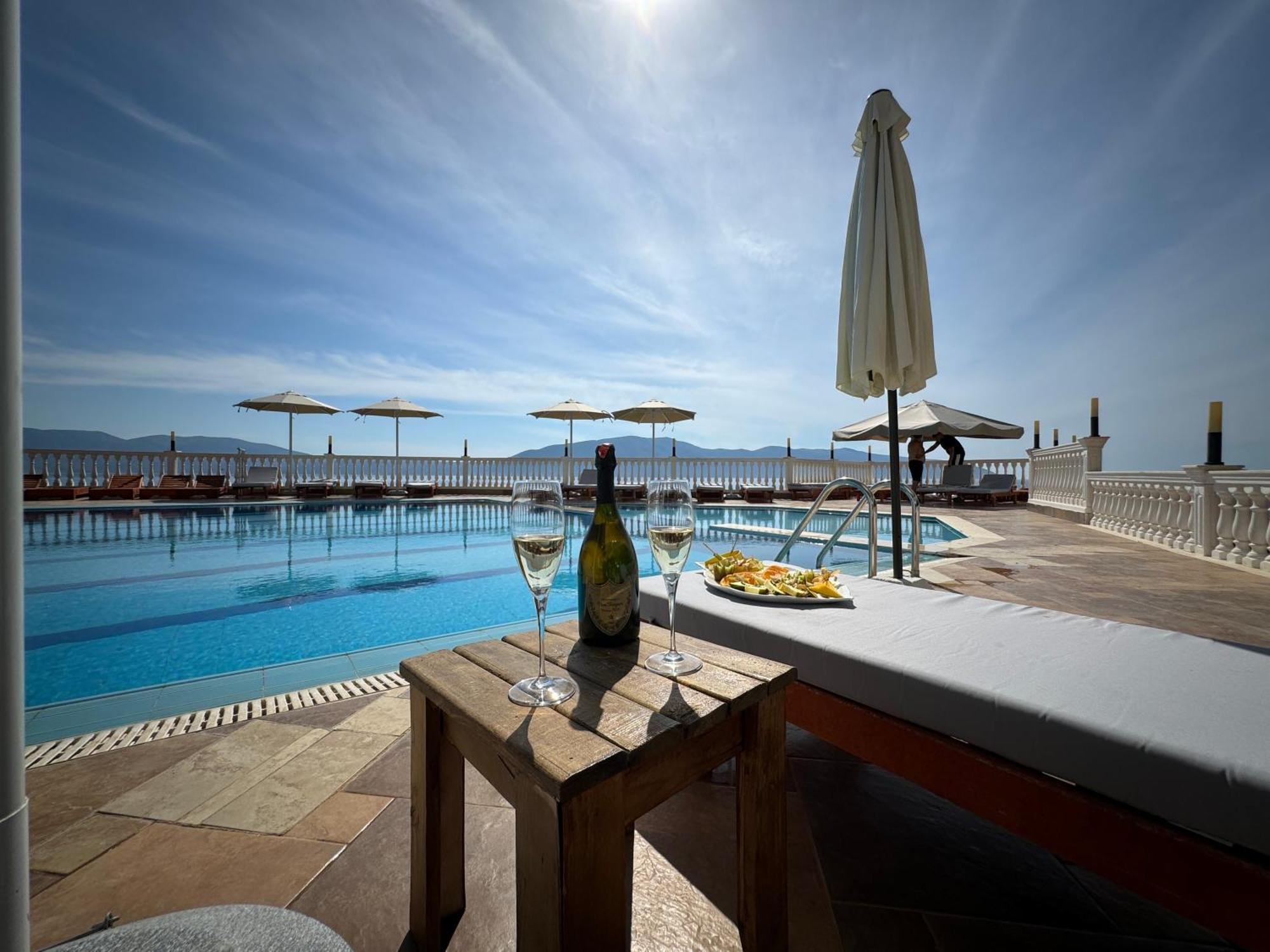 Nuna Hotel Radhimë 外观 照片