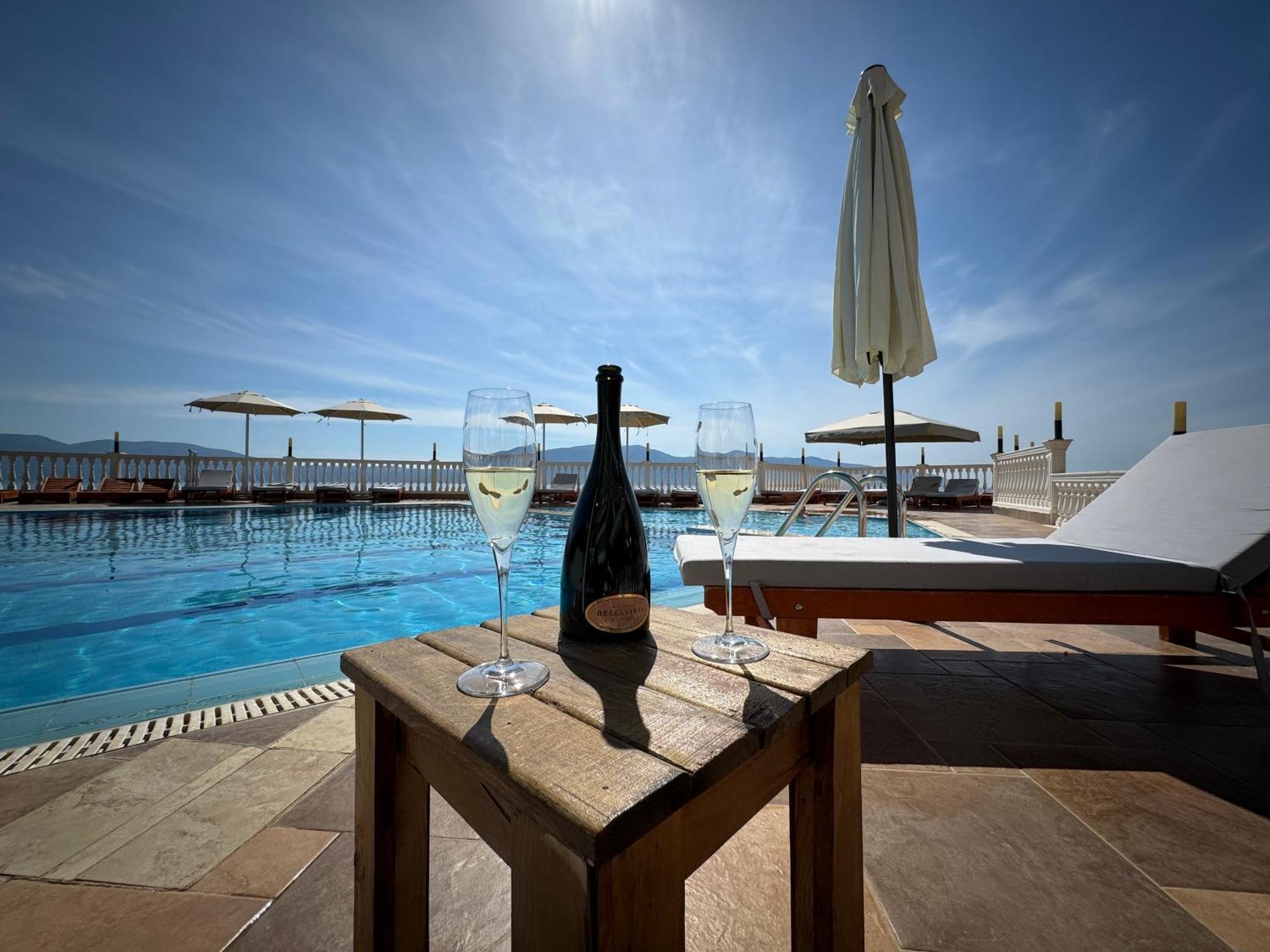 Nuna Hotel Radhimë 外观 照片