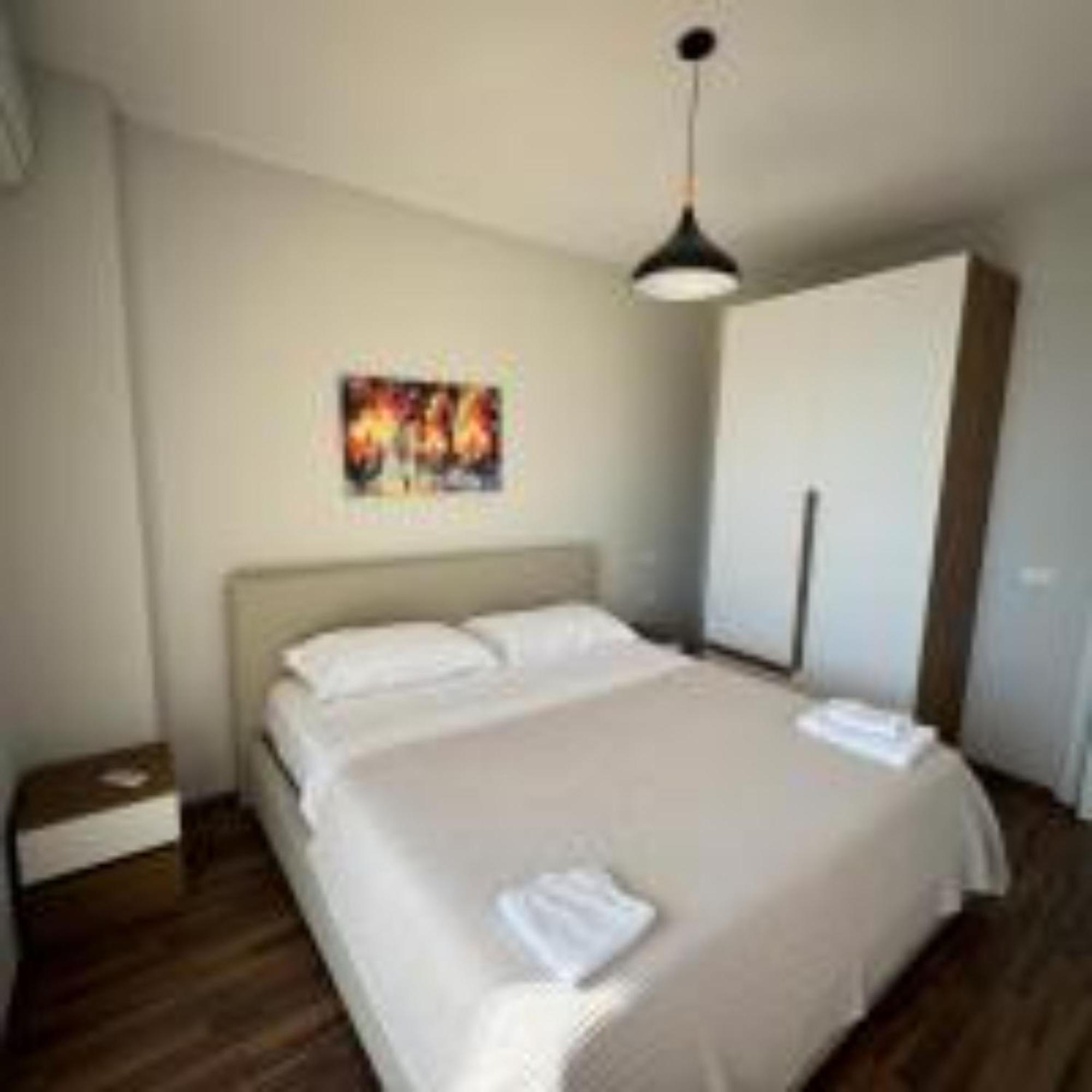 Nuna Hotel Radhimë 外观 照片